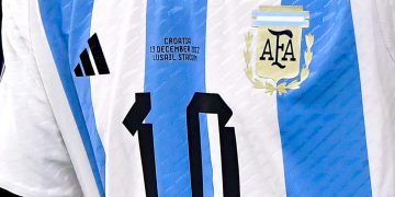 - El dorsal 10 posee en el fútbol una mística única por cuenta de las leyendas que han portado dicha camiseta, que ha brillado globalmente en las canchas y ha sido protagonista, entre otros reconocimientos, del galardón del Balón de Oro de la Copa del Mundial