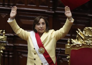 ¿Quién es Dina Boluarte, la primera presidenta de Perú? te decimos