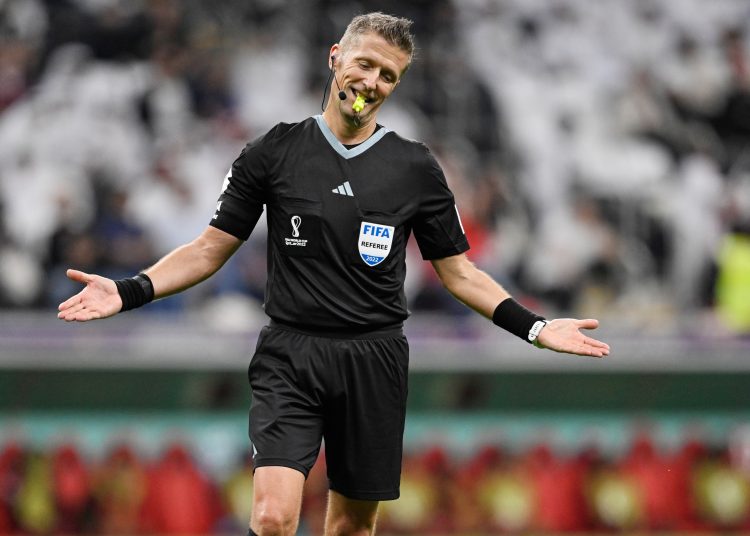 Referee Daniele Orsato (ITA) during the game Qatar vs Ecuador, Corresponding to Group A of the FIFA World Cup Qatar 2022, on Al Bayt Stadium, Al Khor, November 20, 2022.



Arbitro Daniele Orsato (ITA) durante el partido Catar vs Ecuador, correspondiente al Grupo A de la Copa Mundial de la FIFA Qatar 2022, en el Estadio Al Bayt, Al Khor, 20 de noviembre de 2022.