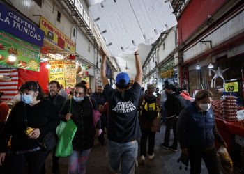 Ciudadanos abarrotan la Central de Abasto por cena navideña