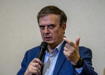 Canciller Ebrard revela que fue perseguido durante el sexenio de Peña Nieto