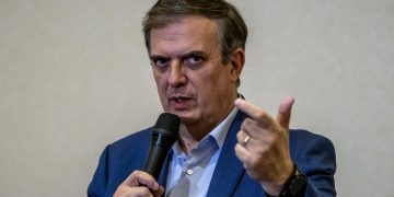 Canciller Ebrard revela que fue perseguido durante el sexenio de Peña Nieto