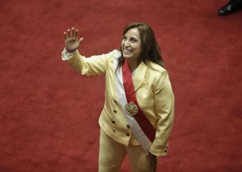 ¿Quién es Dina Boluarte, la primera presidenta de Perú? te decimos