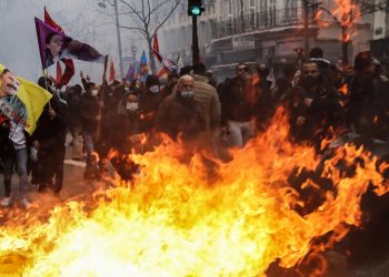 Siguen los disturbios en París por muerte de tres Kurdos