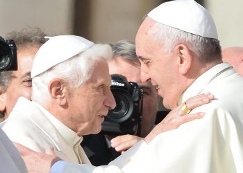 El papa Francisco expresa su “gratitud” a Benedicto XVI tras su fallecimiento