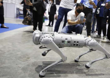 Perro robot capaz de guiar a personas con discapacidad