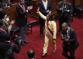 ¿Quién es Dina Boluarte, la primera presidenta de Perú? te decimos