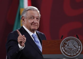 López Obrador celebra “fortaleza” del peso mexicano