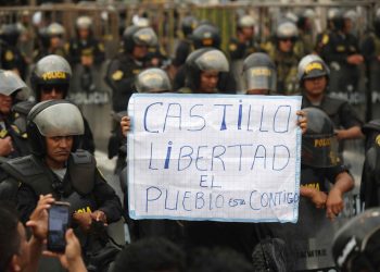 Presidenta de Perú hace un llamado, tras protestas en varias ciudades