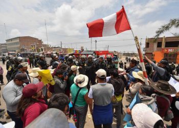 Continúan manifestaciones en todo Perú en primer día de estado de emergencia