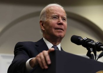 Biden defiende no ir a la frontera con México ante críticas de conservadores