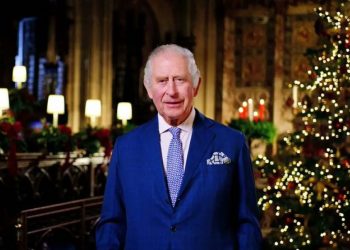 Carlos III rinde tributo a la fe de Isabel II en su mensaje de Navidad