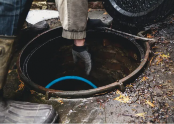 Niña de 5 años cae en una coladera sin tapa