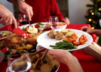 ¿Temes subir de peso por las fiestas navideñas? Una experta nos comparte unas recomendaciones para equilibrar tu alimentación