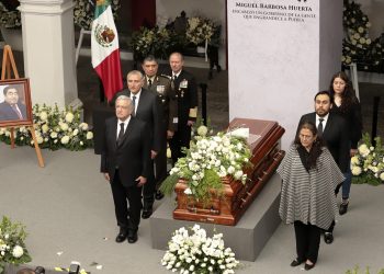 López Obrador y políticos rindieron homenaje al gobernador Miguel Barbosa
