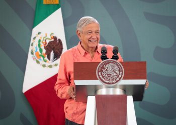 López Obrador muestra apoyo a la ministra Yasmín Esquivel tras presunto plagio