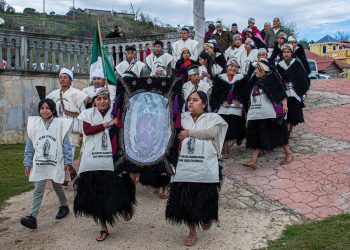Indígenas inician la peregrinación de la Virgen de Guadalupe