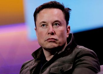 Al estilo AMLO… Elon Musk realiza encuesta sobre su permanencia en Twitter