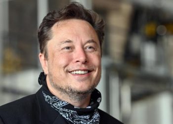 ¿Debo renunciar como jefe de Twitter?, pregunta Elon Musk en encuesta