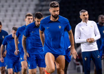 Deschamps ensaya un cambio táctico antes de la final contra Argentina