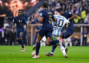 Goooooolll de Francia. Mbappé anota el tercero de penal. Argentina 3-3 Francia