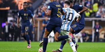 Goooooolll de Francia. Mbappé anota el tercero de penal. Argentina 3-3 Francia