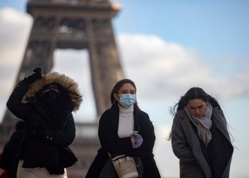 Francia no descarta volver a imponer el uso de mascarilla por aumento de casos de COVID 19