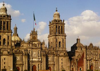 Hay que abrazar con misericordia al prójimo llama la Iglesia Católica