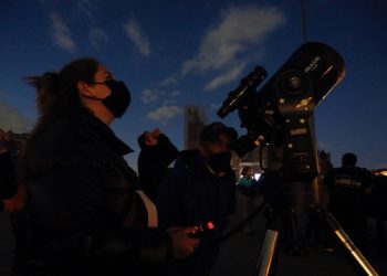 Más de 80 mil personas asistieron a la Noche de las Estrellas en el Zócalo