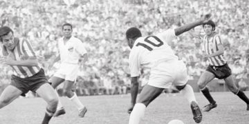 El Santos estudiará la posibilidad de retirar el dorsal 10 de Pelé