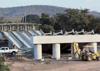 Colapsa puente al sur de Sinaloa; sería inaugurado en enero