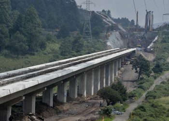 En un año nos vamos a estar subiendo al Tren México-Toluca: AMLO