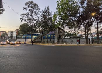 Suspendido el servicio del Tren Ligero por falla eléctrica en zona del Estadio Azteca