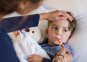 Triple amenaza de virus respiratorios ataca a los niños de Latinoamérica