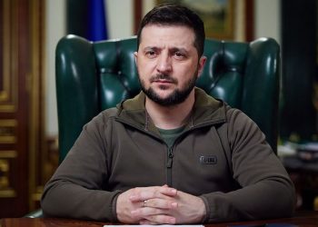 Zelenski pide a los ucranianos estar preparados para ataques con misiles rusos
