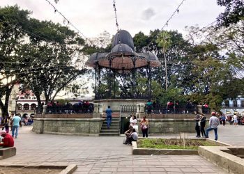 Oaxaqueños y oaxaqueñas dan espaldarazo a acción de re recuperación del Zócalo de Oaxaca