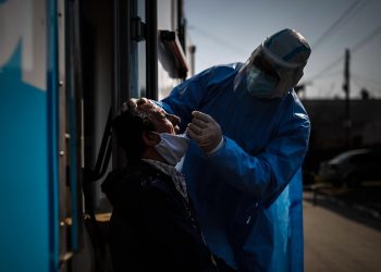 Argentina inicia el año con una circulación “muy alta” de COVID-19