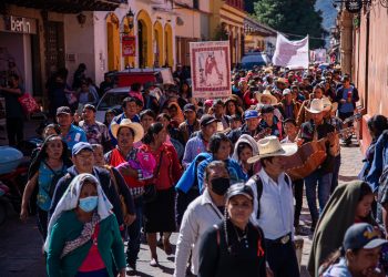 Indígenas marchan contra la violencia y megaproyectos en Chiapas