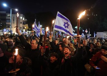 Miles de israelíes protestan contra reforma judicial de Netanyahu