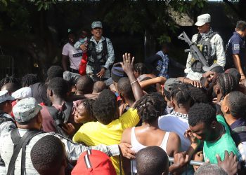 Migrantes se manifiestan por parálisis de trámites en México