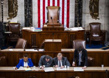 Cámara Baja de EU decide postergar la votación de su presidente