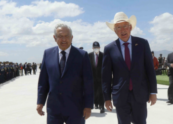 López Obrador y Ken Salazar se reúnen previo a la visita de Biden a México