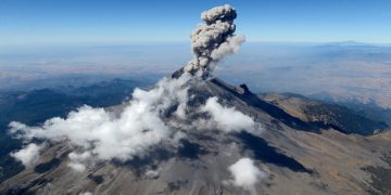 Autoridades supervisan a Don Goyo, llaman a no acercarse al volcán