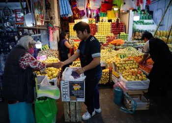 Así perciben los ciudadanos el alza en la cotización del peso frente al dólar