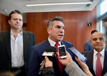 Presencia inesperada de Alito Moreno revienta plenaria de senadores del PRI