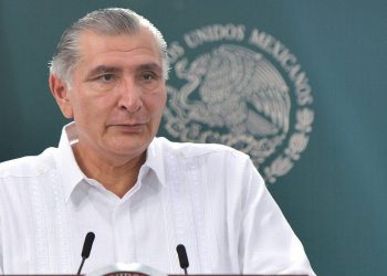 Llaman Adán Augusto López y a Mario Delgado a senadores de Morena a mantener la unidad