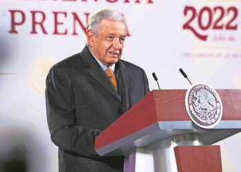 ¿Por qué fue increpado AMLO en avión de regreso a la CDMX?