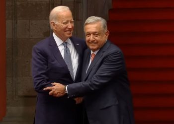 Revela López Obrador que conversó con Biden sobre Julian Assange