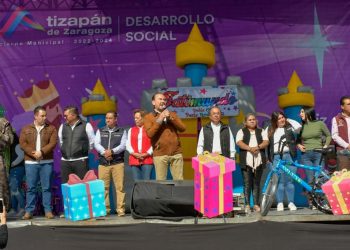 Festeja Pedro Rodríguez a 15 mil niñas, niños y padres de familia atizapenses por Día de Reyes