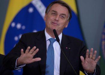 Van tras Bolsonaro por asalto golpista